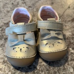 Stride Rite Gold Leather Shoes with Bow 4.5M